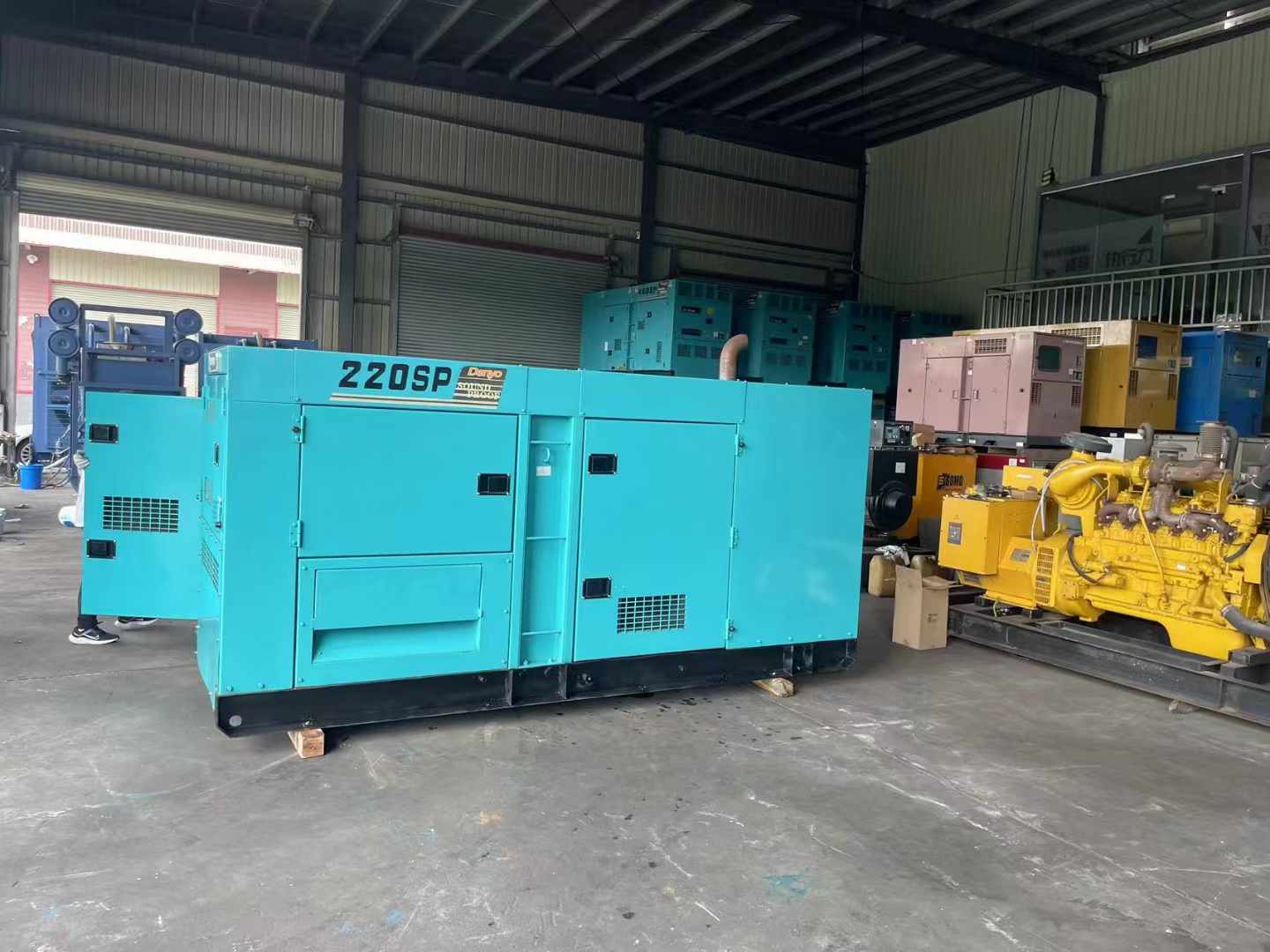 西秀柴油发电机组长期不间断运行时，如何监控其温度和压力？