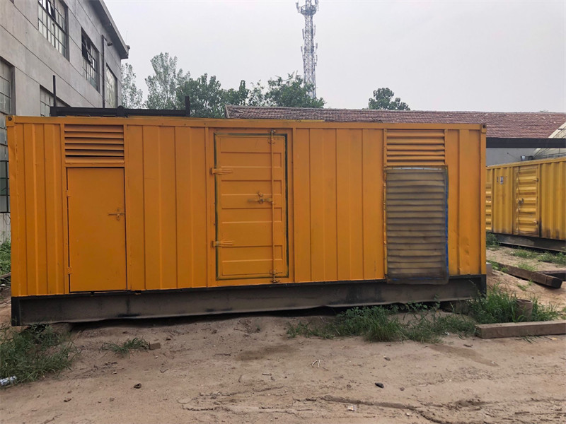 西秀发电机出租进行负载测试时，电瓶电量不足的具体判断标准是什么？